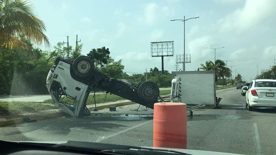 CARAMBOLA DEJA 5 HERIDOS EN CANCÚN